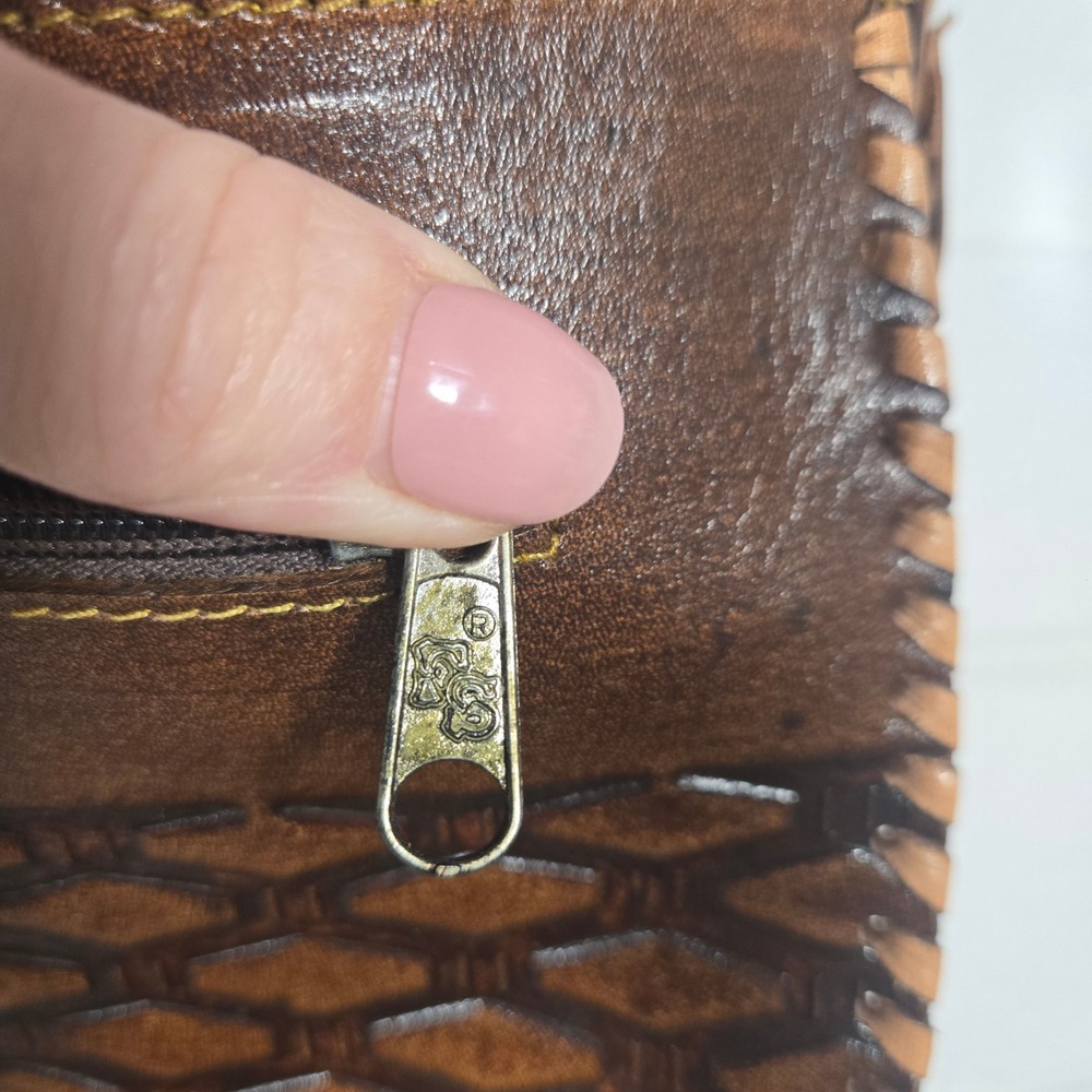 Vtg Genuine Leather Syria Tooled Detail Mandala Hippie Boho Crossbody Bag Purse - Picture 5 of 10